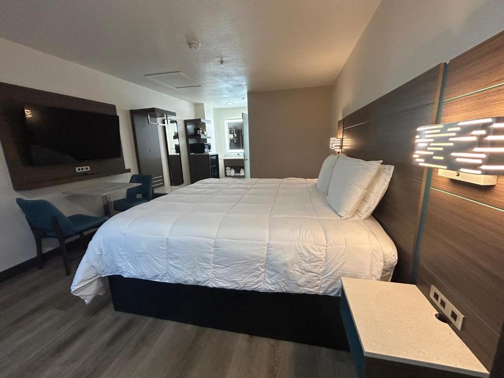 King Room- Non-Smoking interior